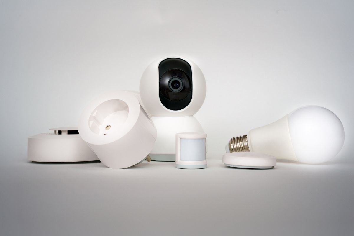 Smart home devices in a minimalist setup